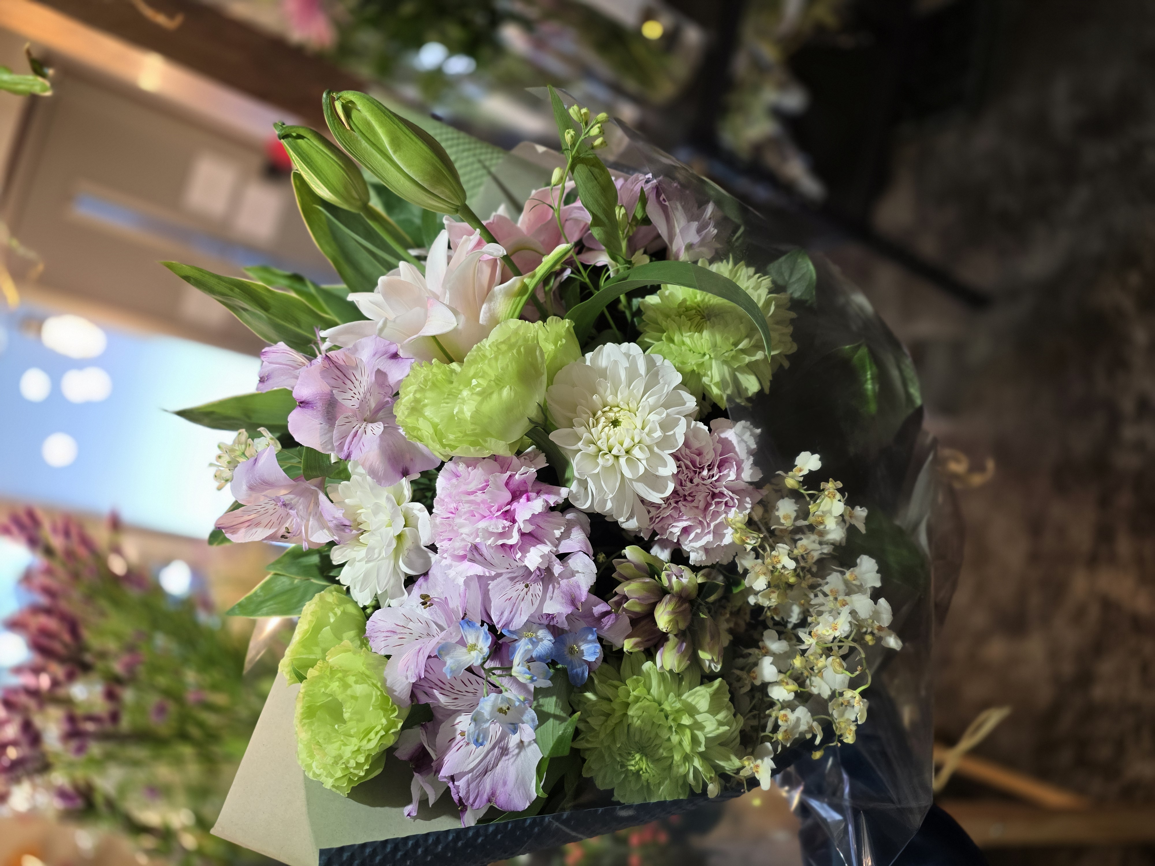 八重咲きのダリアを使った華やかなブーケ
