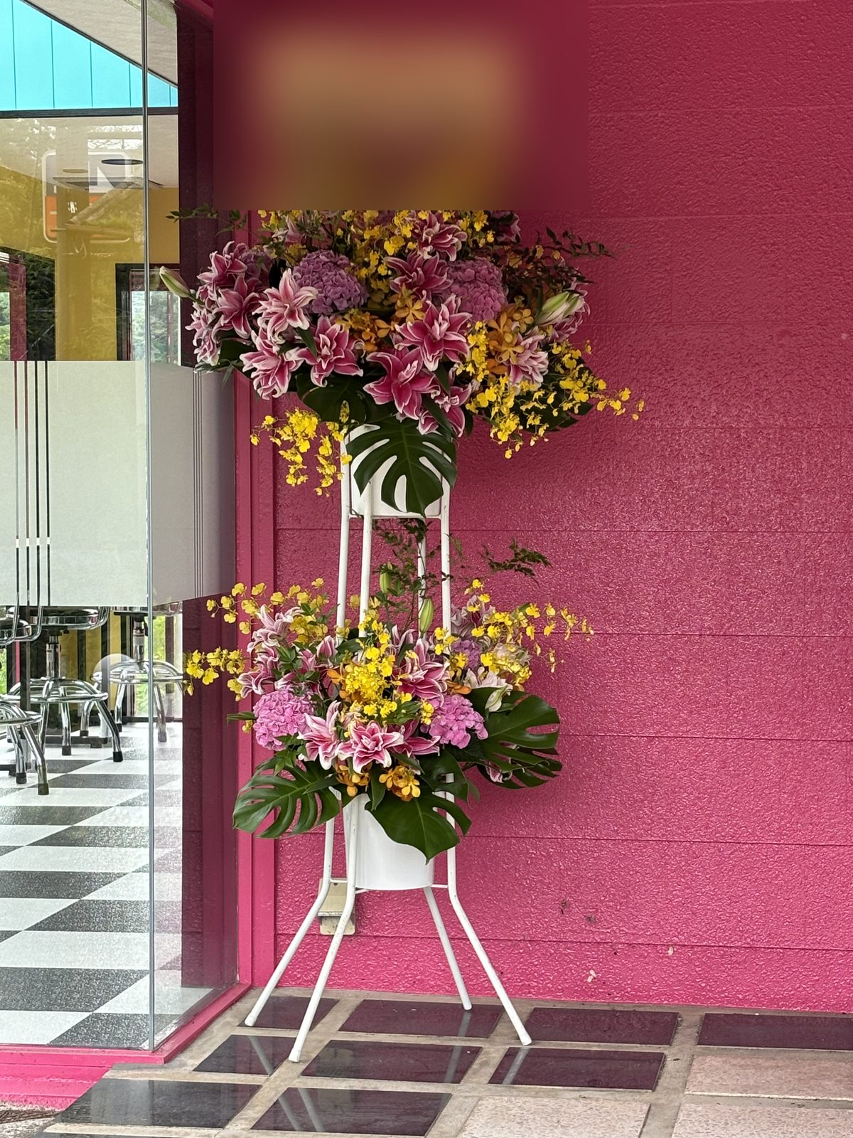 高松・白坂花店の開店祝いスタンド花